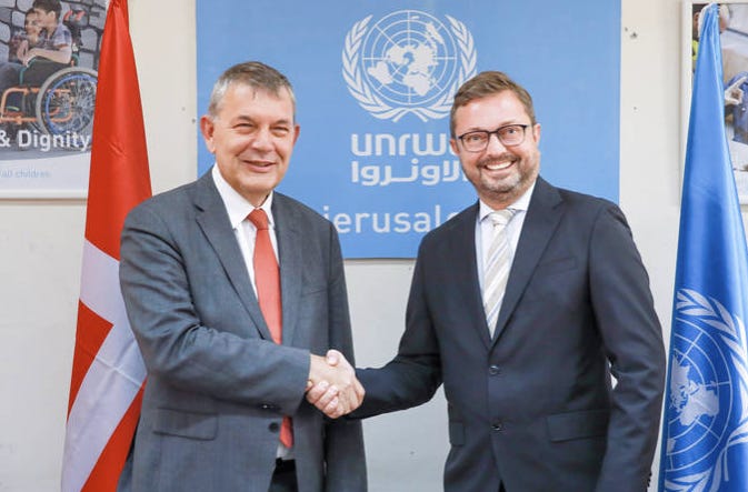 UNRWA:n pääkomissaari Philippe Lazzarini ja suurlähettiläs (edustuston päällikkö) Ketil Karlsen Tanskan Ramallahin edustustosta allekirjoittivat uuden monivuotisen sopimuksen vuosiksi 2023-2027.