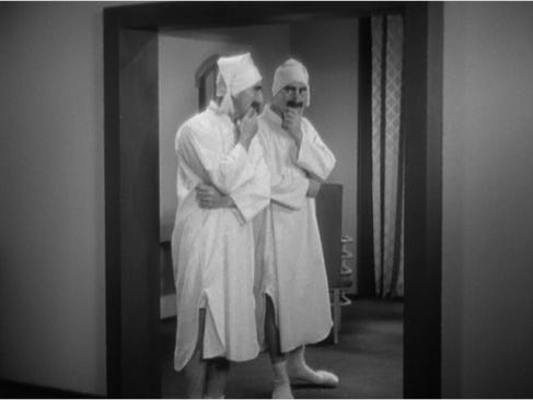 202 (tie) – Duck Soup (1933), dir. Leo McCarey | Fan With a Movie Yammer