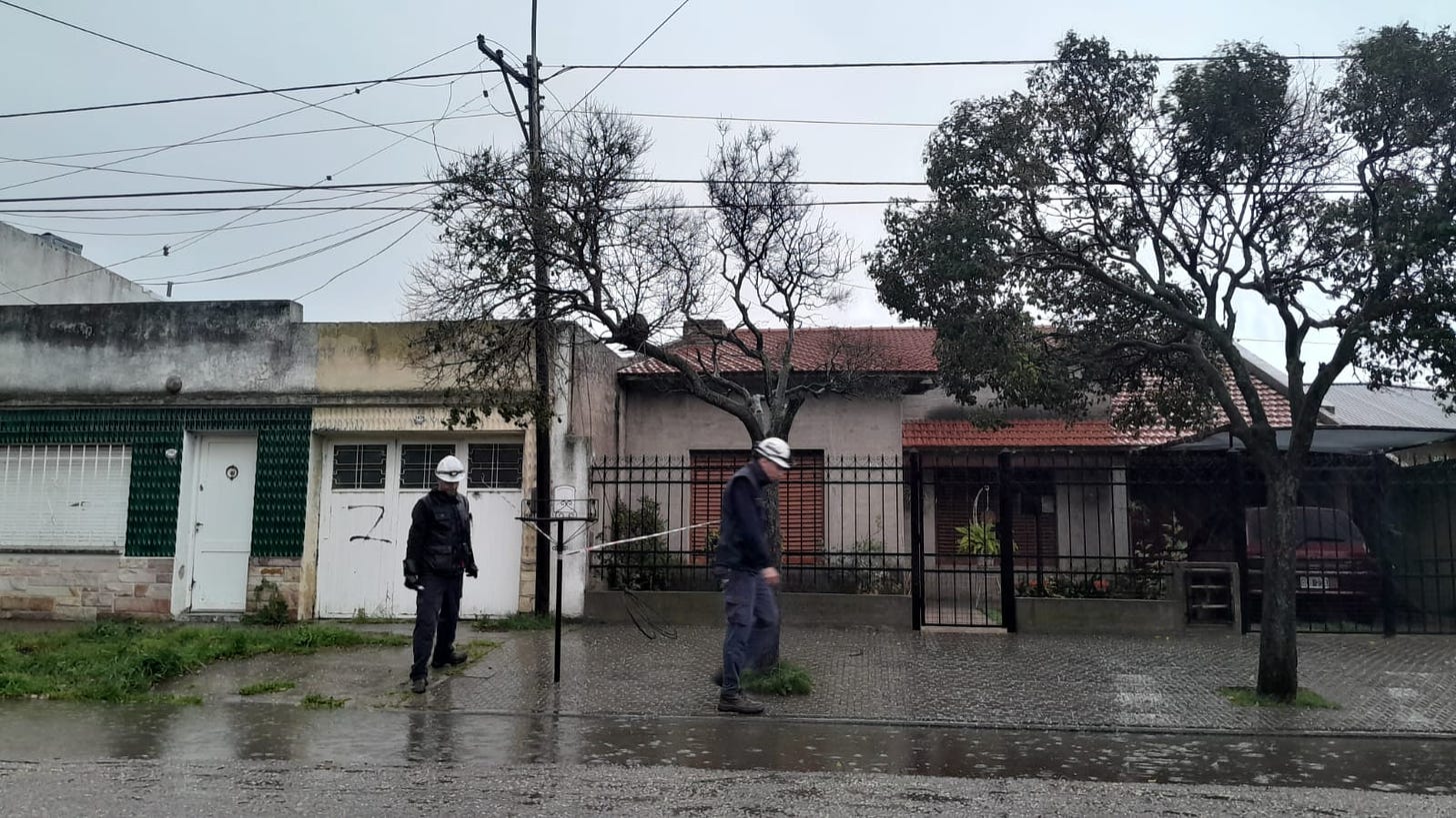 Se pide precaución ante la presencia de cables caídos por la tormenta