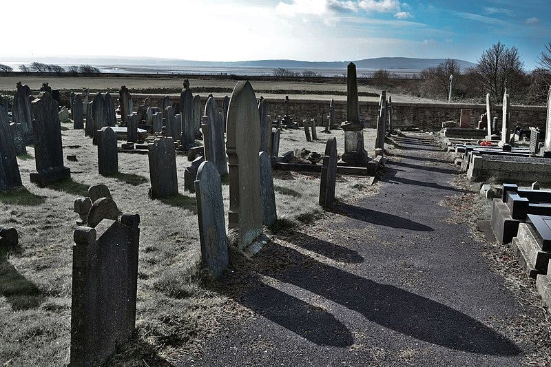 File:Graveyard At Bethlehem Chapel - geograph.org.uk - 4377445.jpg