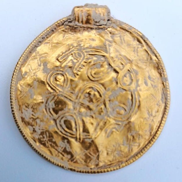 Gold pendant (credit to Andrew Richardson) Gold pendant (credit to Andrew Richardson)