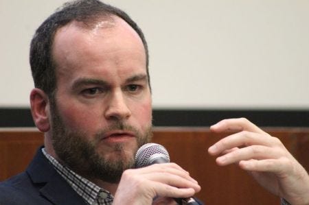 Brendan O'Neill on englantilainen asiantuntija ja kirjailija. Hän toimi Spikedin toimittajana vuodesta 2007 syyskuuhun 2021 ja on sen "pääkirjailija". Hän on toiminut kolumnistina julkaisuissa The Australian, The Big Issue ja The Spectator. Wikipedia (englanti) Brendan O'Neill on englantilainen asiantuntija ja kirjailija. Hän toimi Spikedin toimittajana vuodesta 2007 syyskuuhun 2021 ja on sen "pääkirjailija". Hän on toiminut kolumnistina julkaisuissa The Australian, The Big Issue ja The Spectator. Wikipedia (englanti)