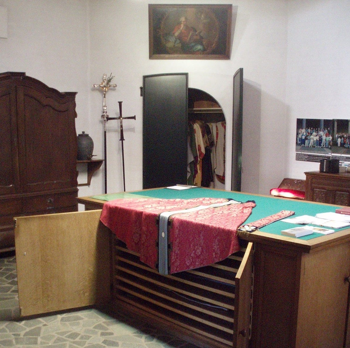 Sacristy - Wikipedia