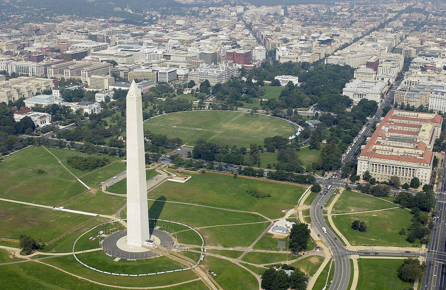 Aerial view of the Washington monument.