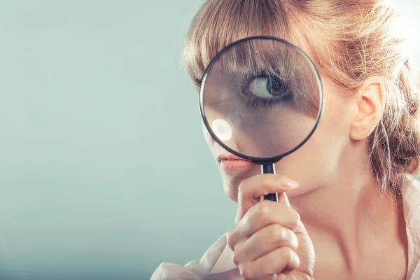 Woman  holding on eye magnifying glass — Stock Photo, Image