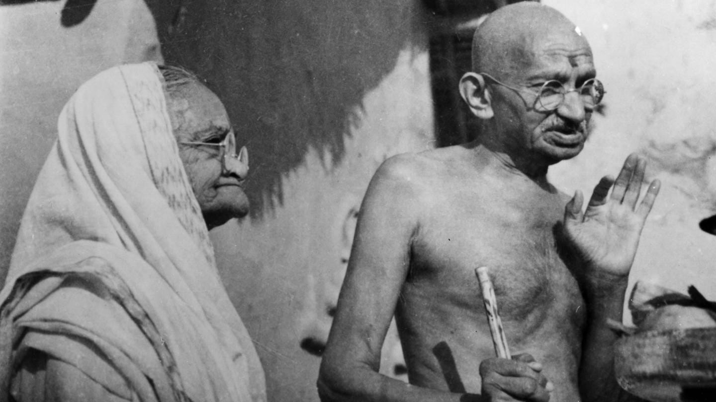 MK Gandhi with wife Kasturba, in 1942. Credits: Kindernetz