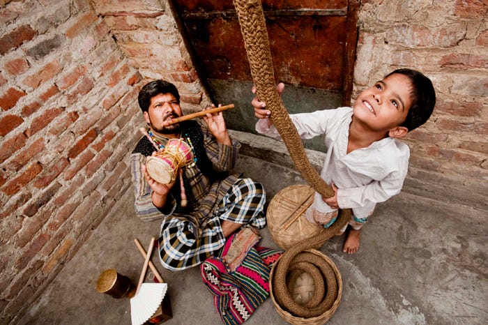 INDIAN ROPE TRICK - Simon de Trey-White, Photographer