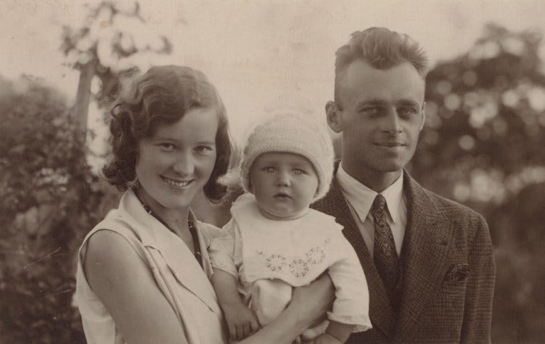 Pilecki with his wife and daugther, photo: public domain