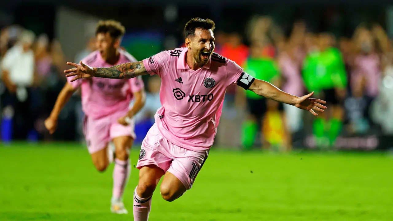 Lionel Messi nets free-kick winner in Inter Miami debut | Football News -  Times of India