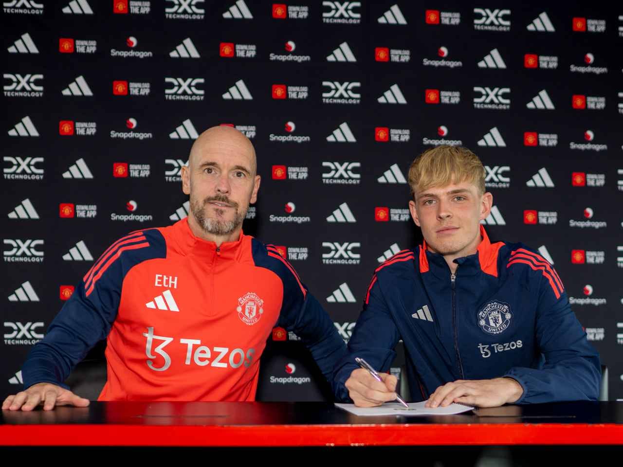 Toby Collyer signs new contract at Man Utd | Manchester United