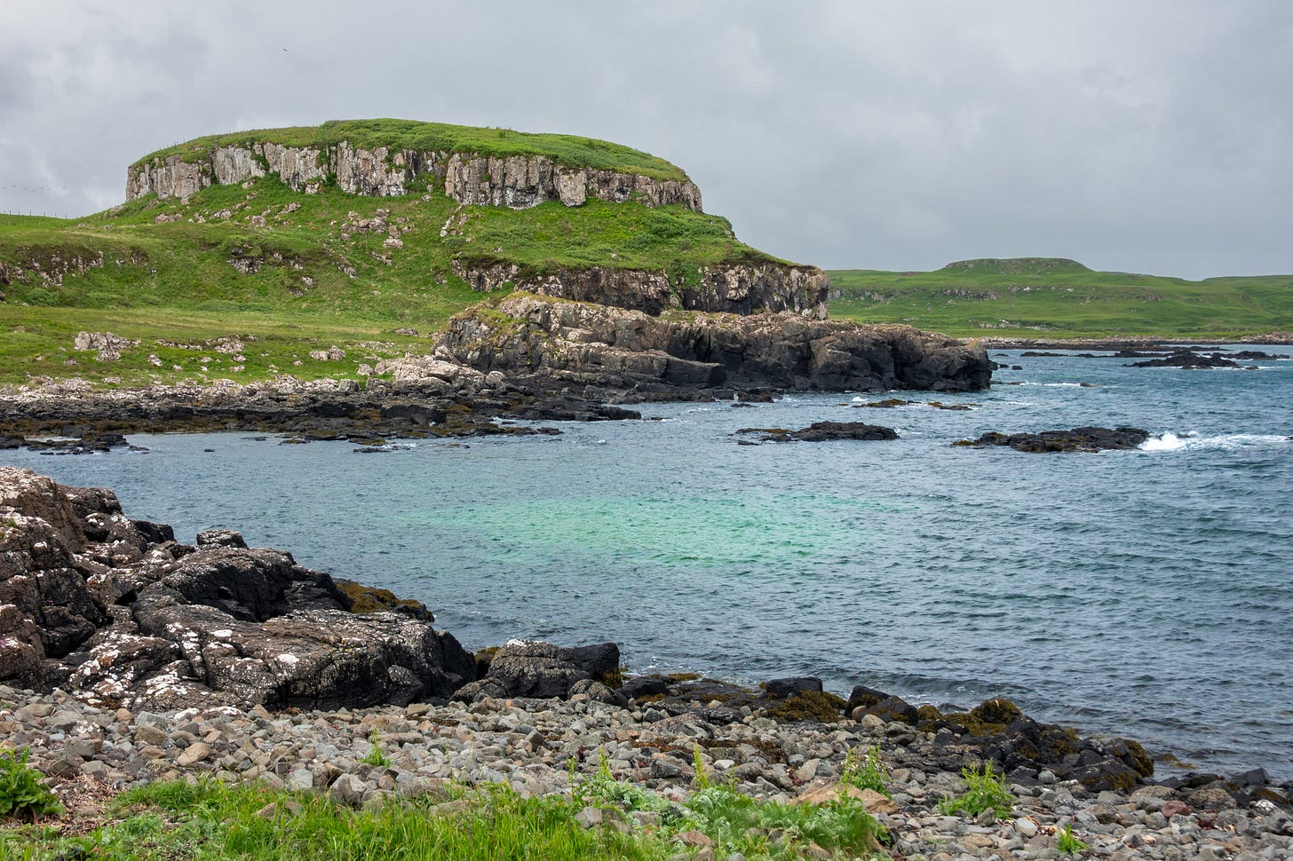 The bathing pool between the rocks was less appealing with a heavy shower approaching © Felicity Martin The bathing pool between the rocks was less appealing with a heavy shower approaching © Felicity Martin