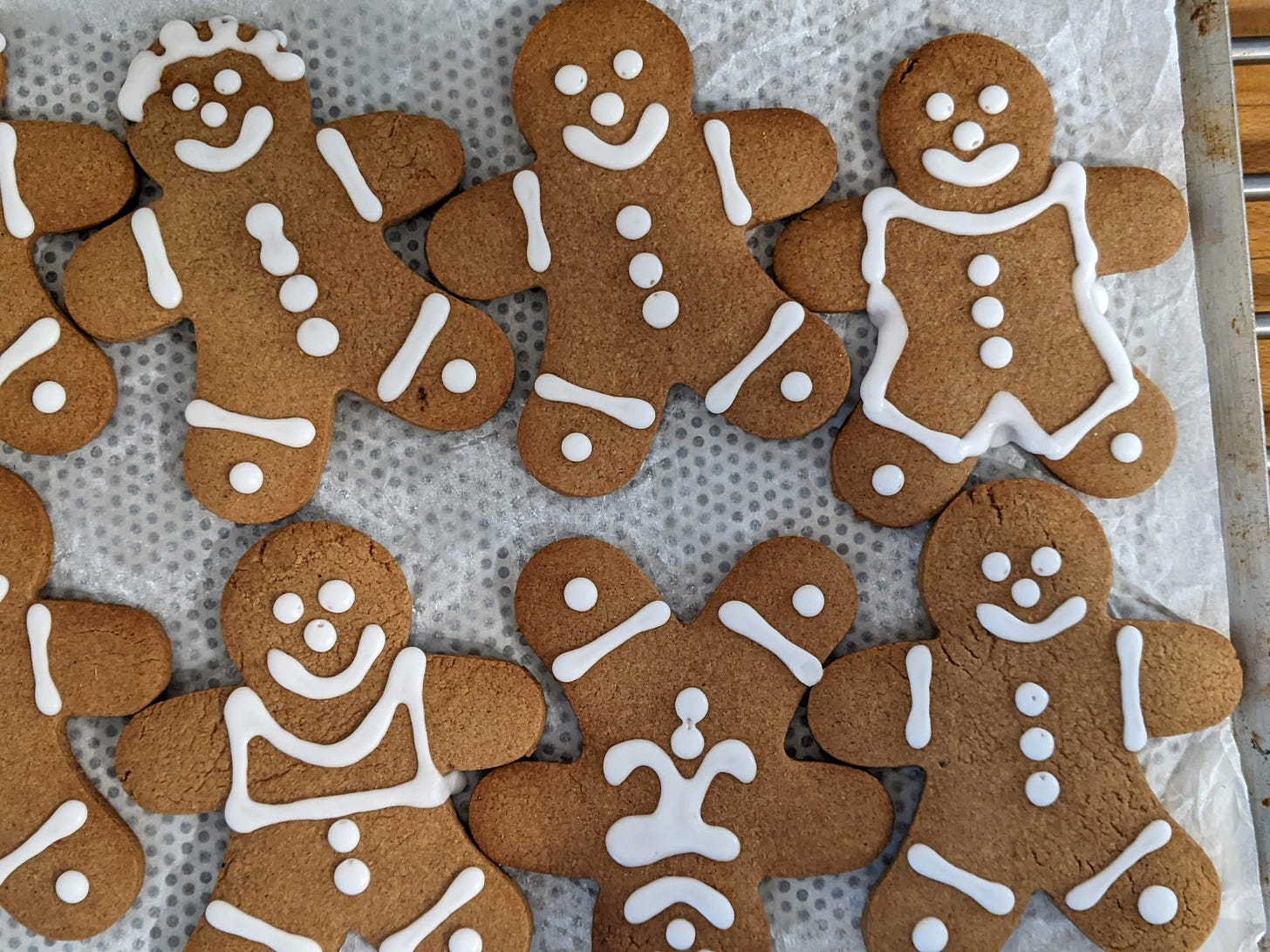 Gingerbread men and women cookies