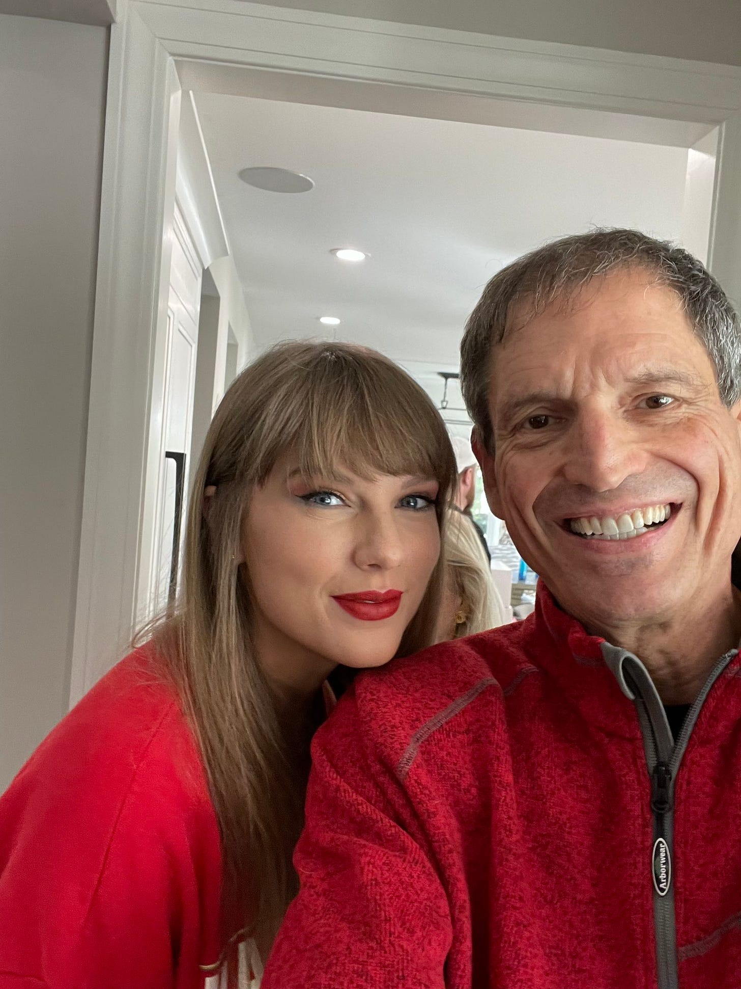 Taylor Swift watches Cleveland Browns with Bernie Kosar