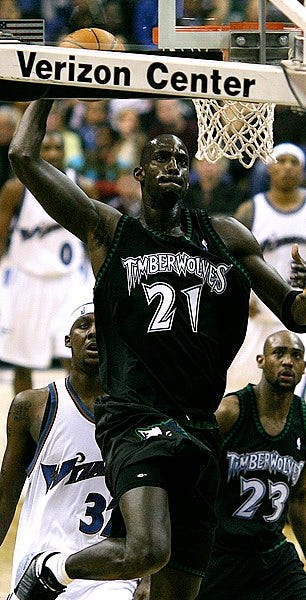 File:Kevin Garnett with the Minnesota Timberwolves dunking, 2007 (cropped).jpg