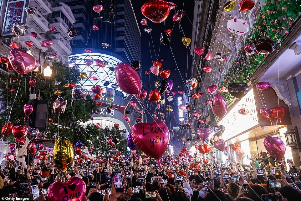 WUHAN: People release balloons into the air to celebrate the new year on January 1, 2025 in Wuhan, Hubei Province ,China