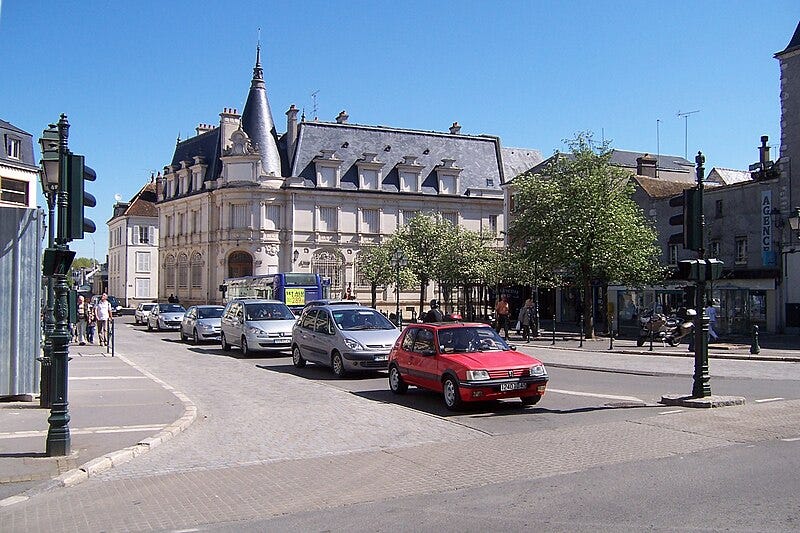 Fichier:France - Loiret - Montargis - Place Mirabeau (1).JPG