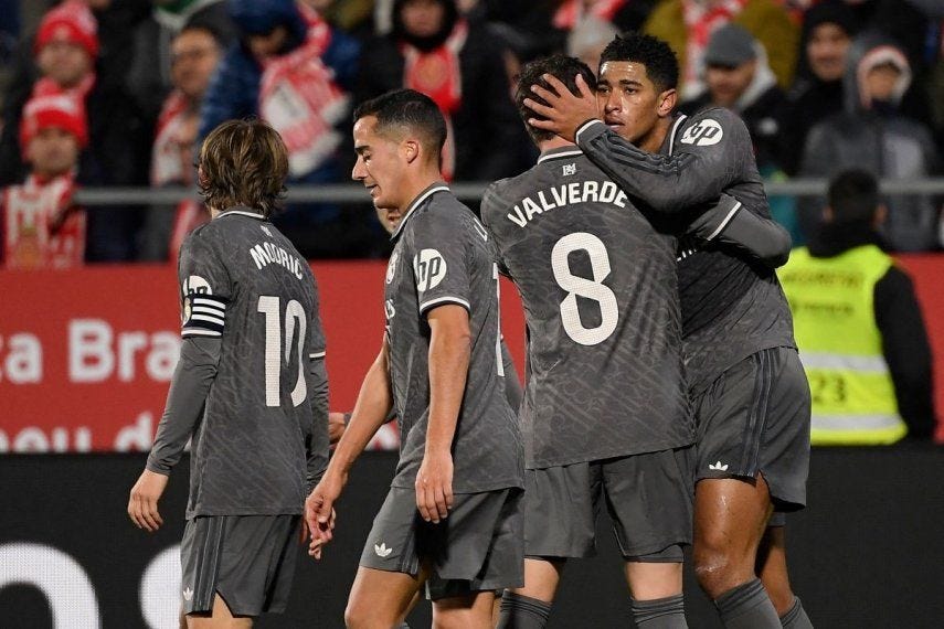 Jugadores del Real Madrid celebran tras el primer gol del combinado en un partido contra el Girona, el 7 de diciembre de 2024.