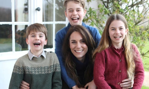 The photo of Catherine, Princess of Wales, with her children