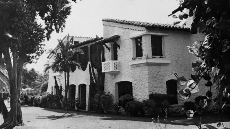 Cover: La Casa Reposada in 1955