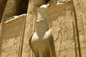 File:Temple of Edfu, Statue of Horus 3, Egypt.jpg - Wikimedia Commons