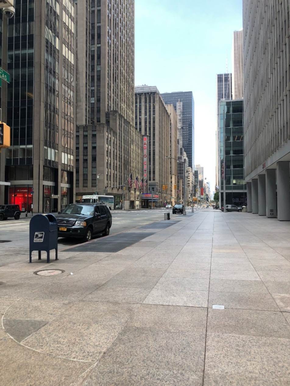 A street with tall buildings and cars

AI-generated content may be incorrect.