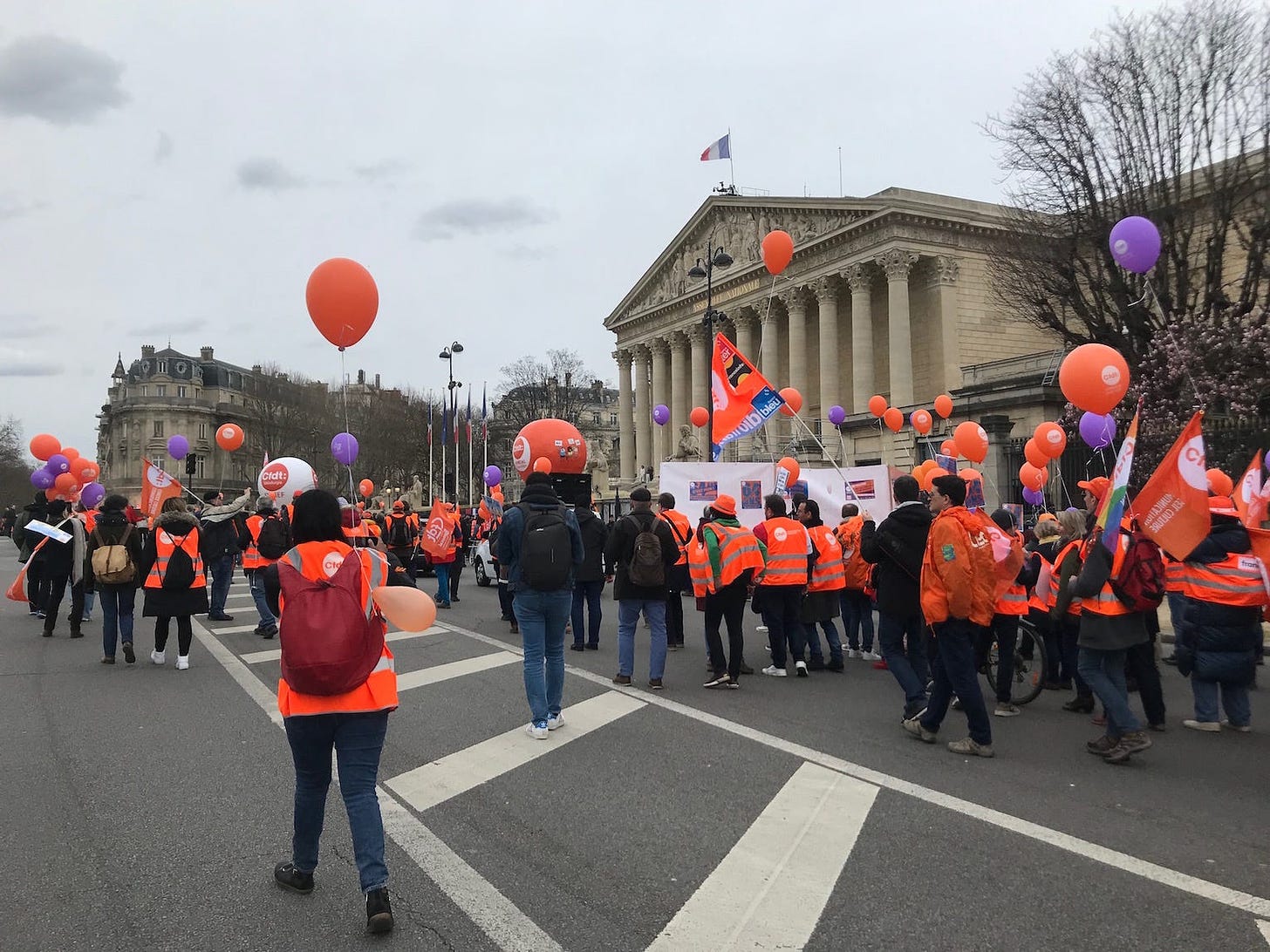 manifestants syndicaux à Paris devant l'Assemblée nationale, Paris, 2023