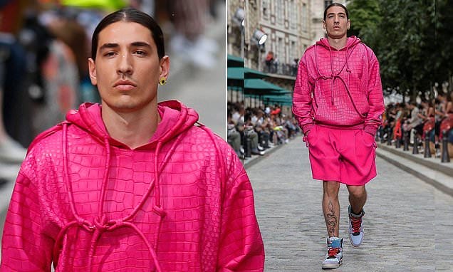 Hector Bellerin struts down the catwalk at Paris Fashion Week as he models  for Louis Vuitton | Daily Mail Online