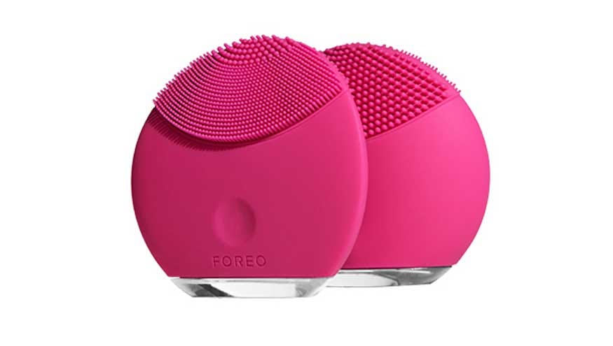 Best Beauty + Wellness Gifts:: Foreo Deep Cleansing Essentials with Magenta Luna™ Mini