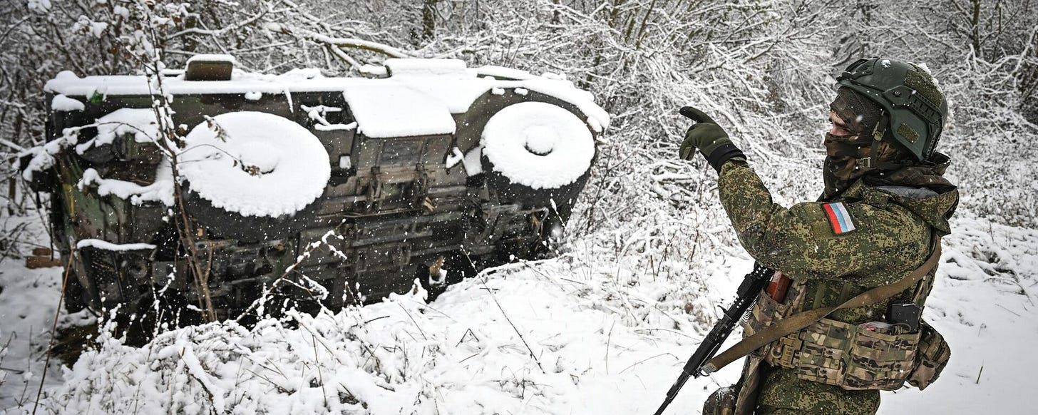 Russian forces operating in Kursk region inspect abandoned enemy armored vehicle. November 14, 2024. - Sputnik International, 1920, 11.01.2025