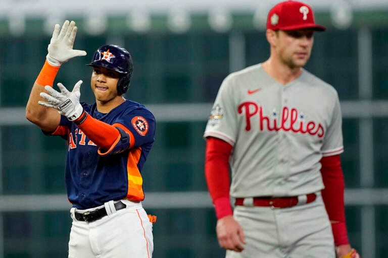 Astros burst ahead, beat Phillies 5-2, tie World Series 1-1 - WHYY