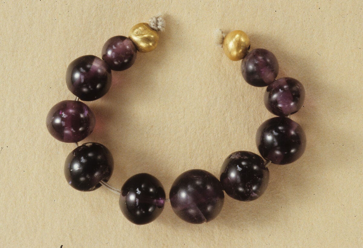 String of beads, Amethyst, gold 