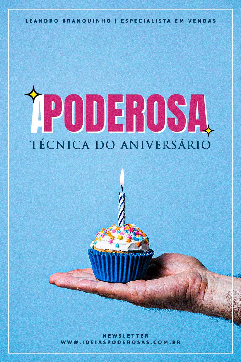 Arte com fundo azul e textura granulada e logo da edição da newsletter ideias poderosas, com o tema A poderosa técnica do aniversário, onde tem uma mão segurando um cupcake e uma velinha de aniversário acesa.