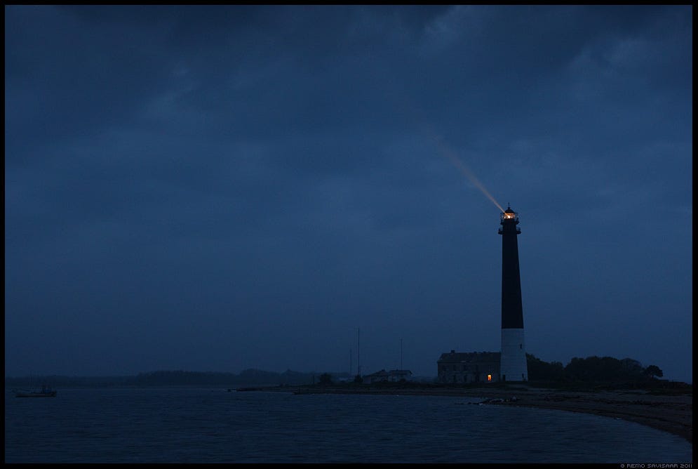 Tuluke pimeduses, Light in the dark – Sõrve majakas, Sõrve lighthouse