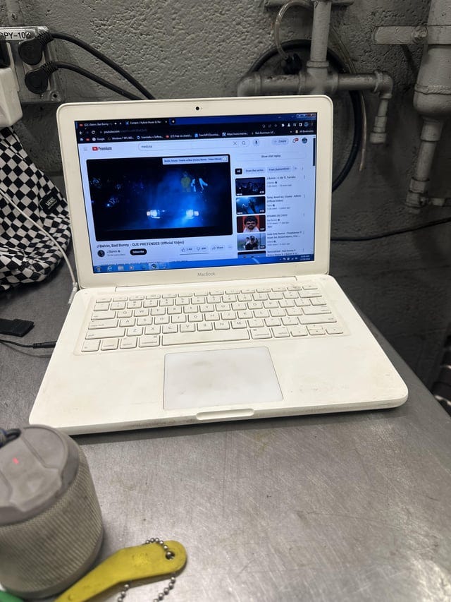 r/mac - MacBook Unibody di fine 2009 ancora al mio fianco nel negozio