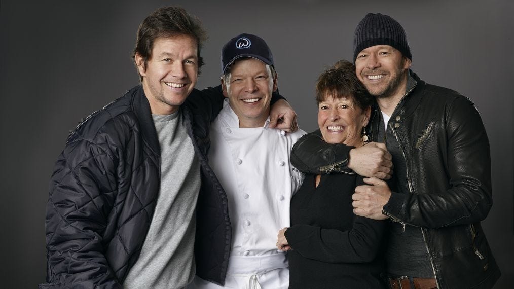 Wahlburgers was too beautiful for this world. PLUS: CNN's actually interesting news show. ALSO: It's time to support The Dinkster!