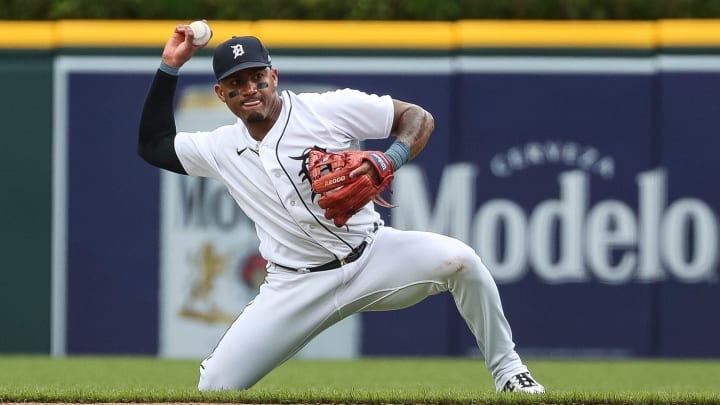 Detroit Tigers second baseman Andy Ibanez (77) throws towards the first base against New York Mets