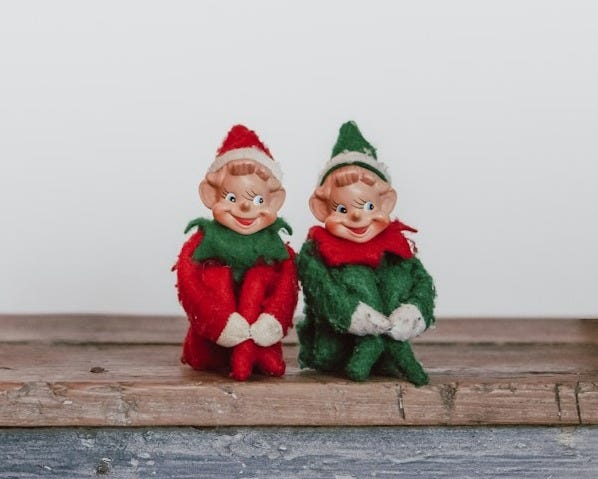 two elf on the shelf figurines