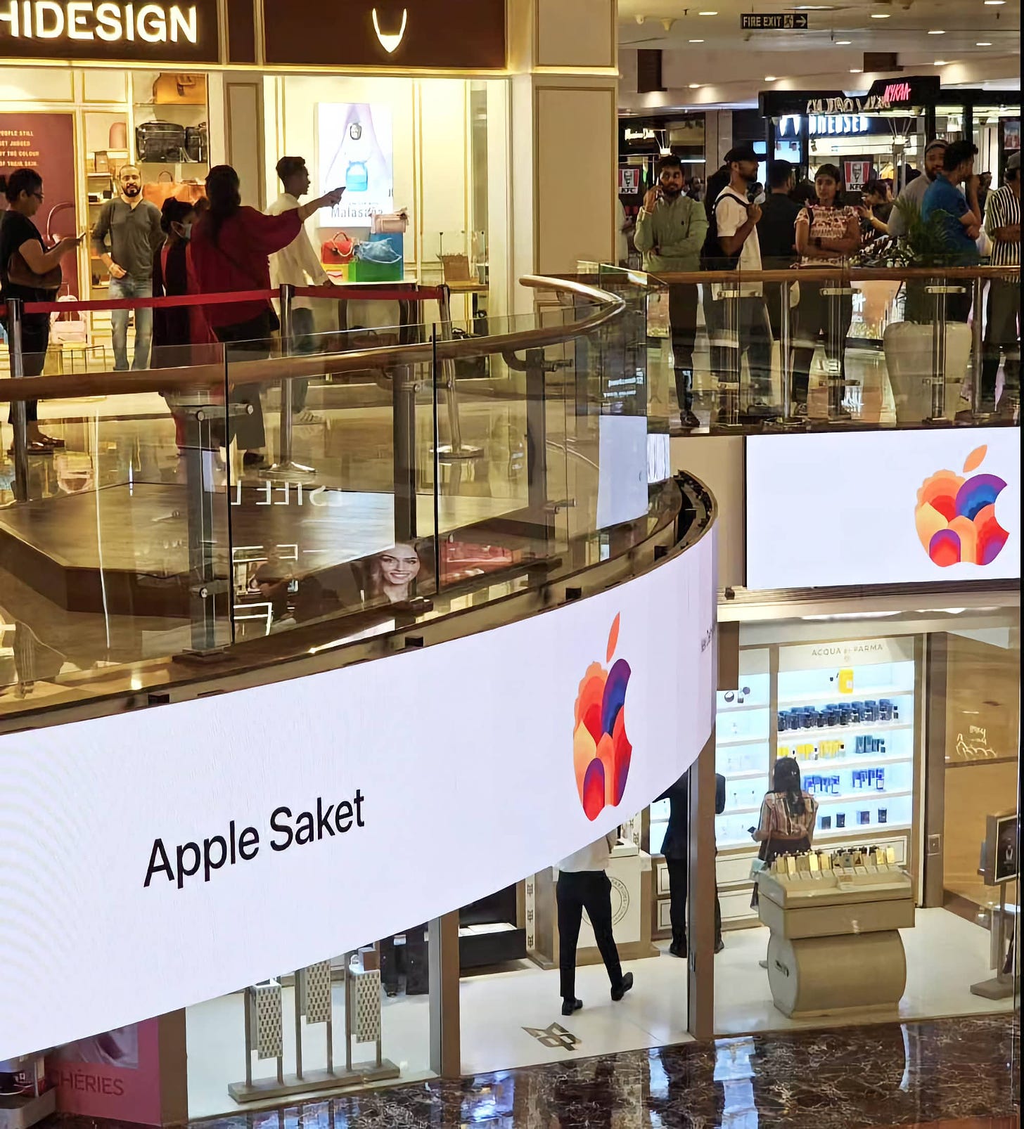 Digital signage celebrating Apple Saket at Select Citywalk.
