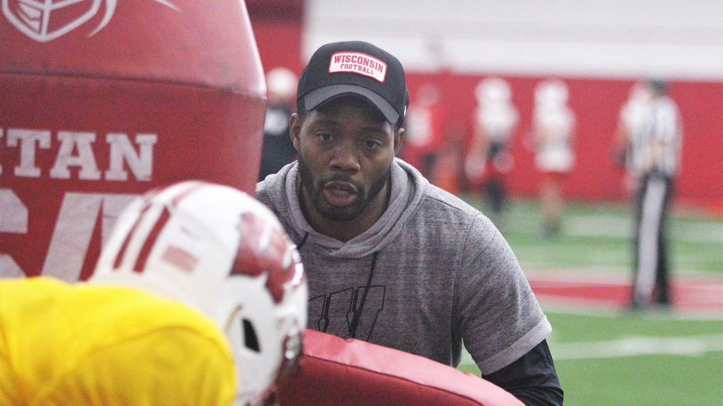 Wisconsin Badgers moving Kenny Guiton to quarterbacks coach