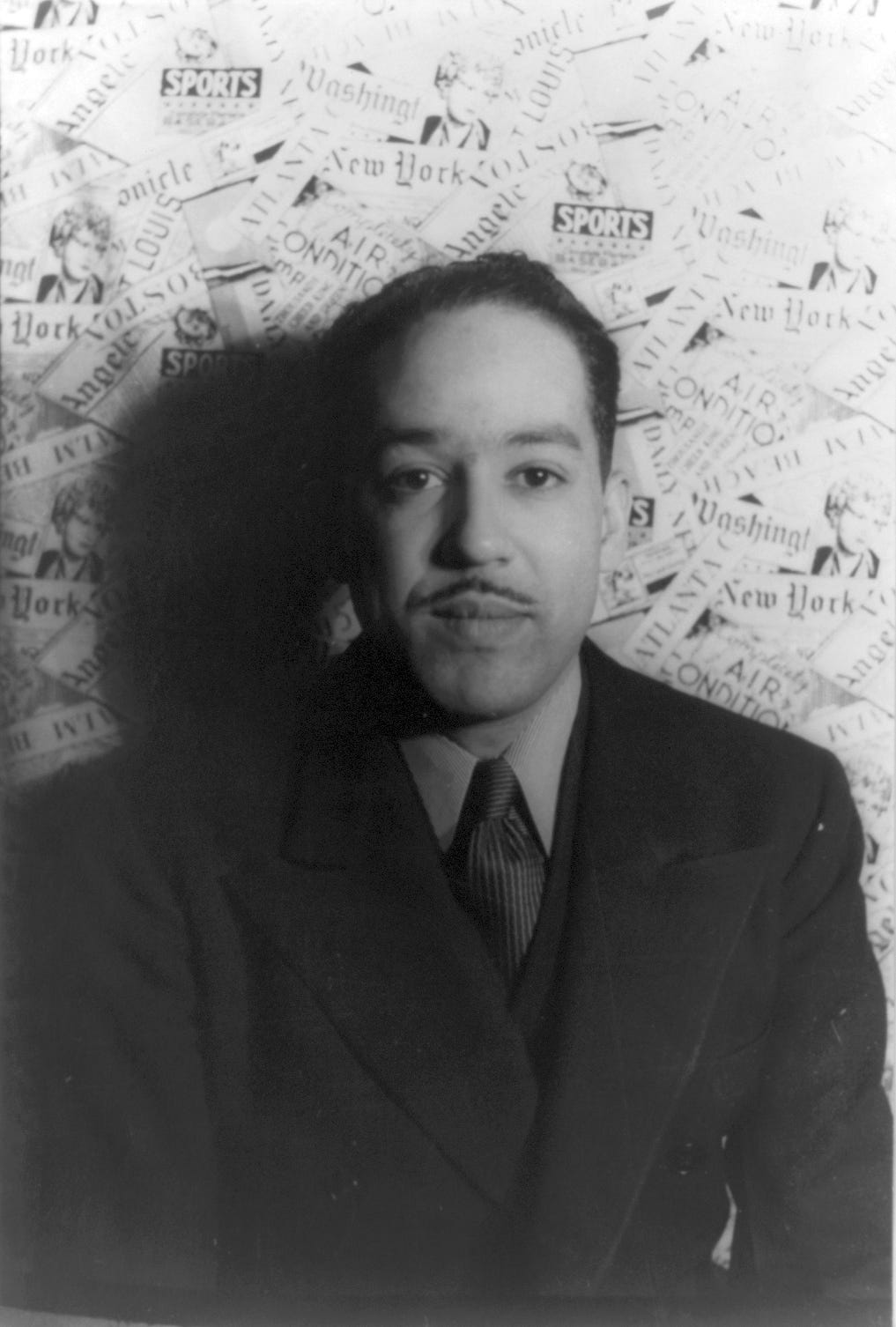 File:Langston Hughes by Carl Van Vechten 1936.jpg - Wikipedia