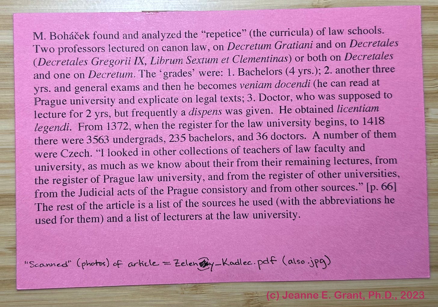 The back side of the same large pink index card for an article in Czech on the law faculty of Charles University, 1349-1419.