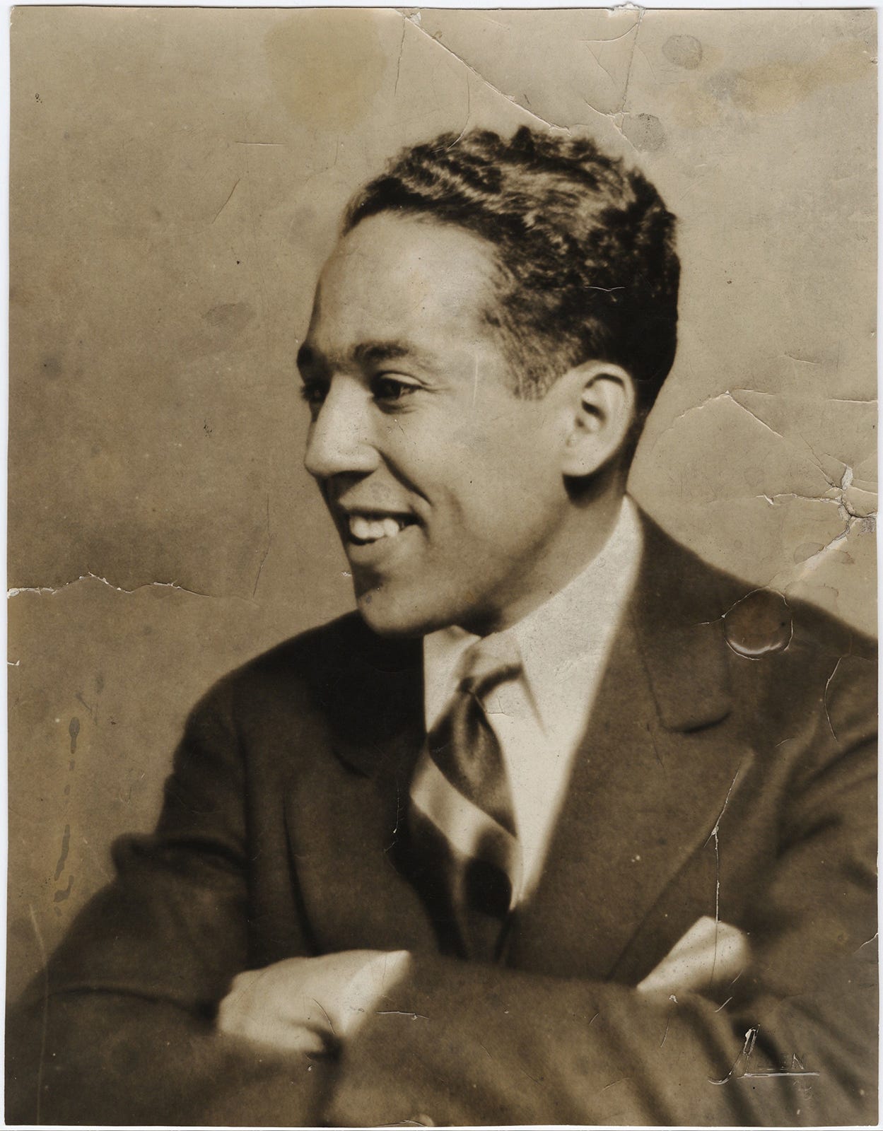 James Allen (photograph), Langston Hughes, no date [Langston Hughes papers, Series XII: Photographs, 1862-1967, Photographers’ portraits of Langston Hughes, Box 455, folder 10996, Yale University Library, Beinecke Rare Book and Manuscript Library, New Haven, CT. © James Allen]