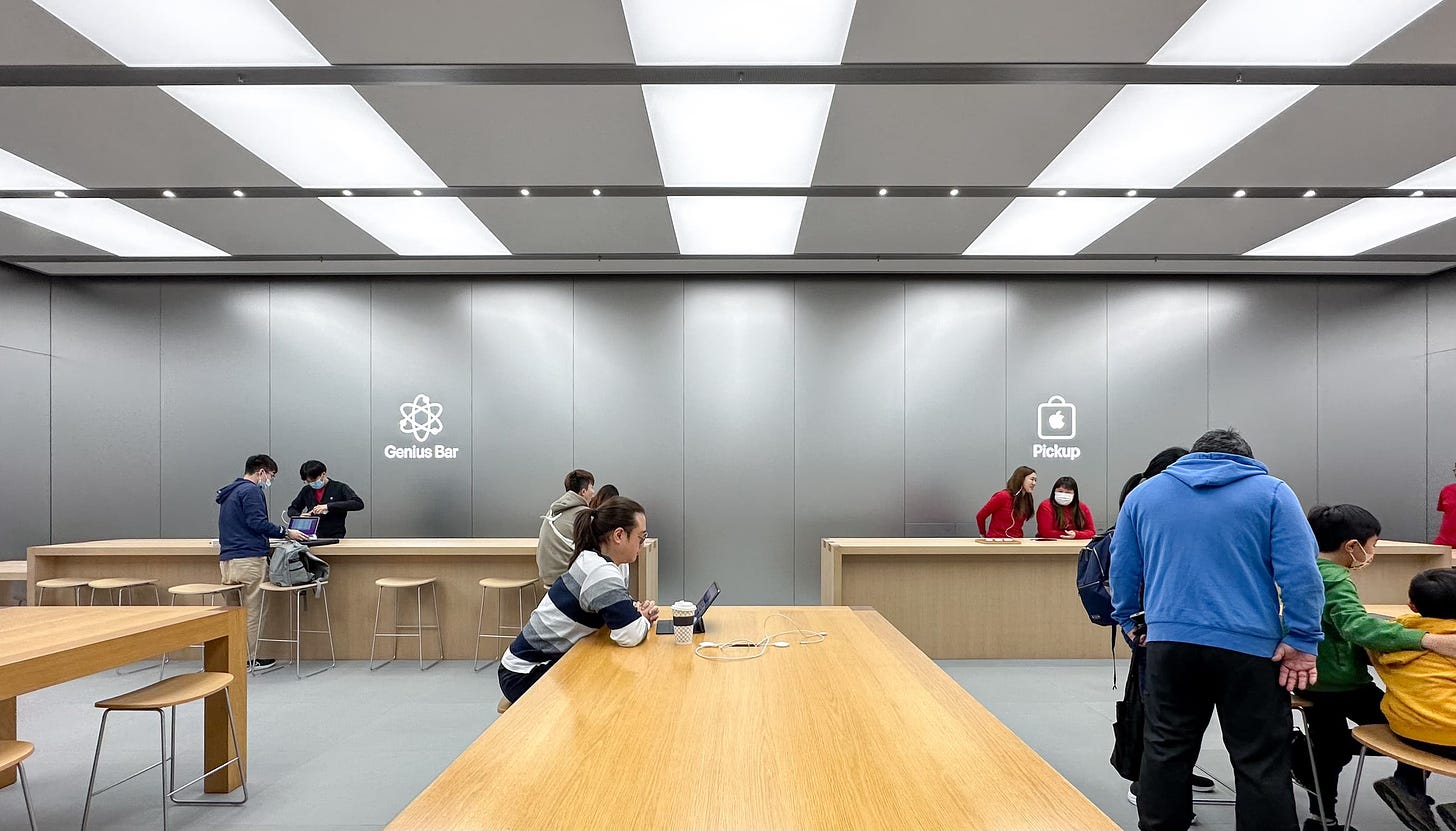The new Genius Bar and Apple Pickup counter at Apple Festival Walk.
