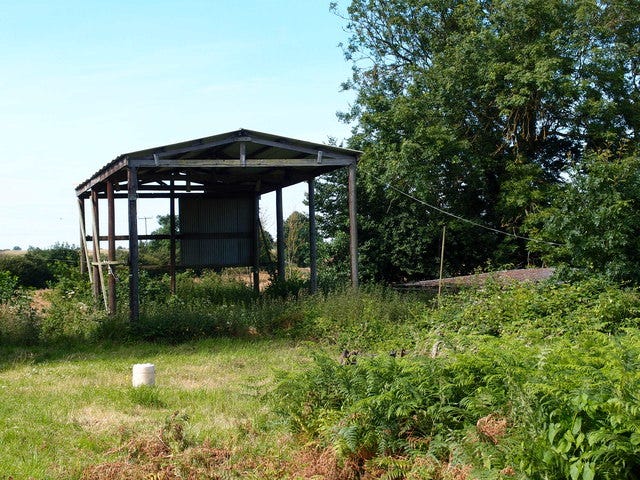 Pole barn at Firs Farm © Michael Trolove cc-by-sa/2.0 :: Geograph Britain and Ireland