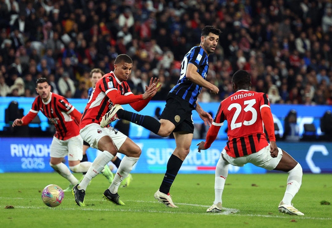 Last-gasp Abraham goal wins Super Cup for Milan in 3-2 victory over Inter |  Reuters