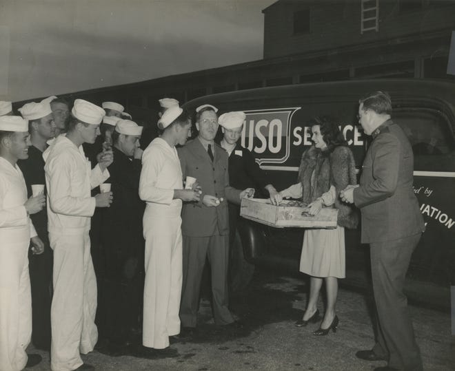 U S O Canteen Operated By The Salvation Army Mailed 1942, 58% OFF