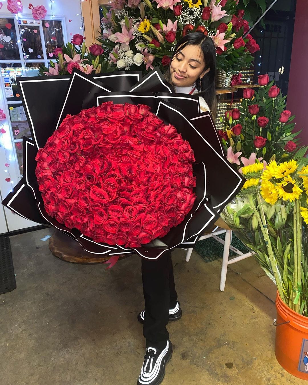 Ramo Buchon 200 roses – bouquetsbyrubyhtx