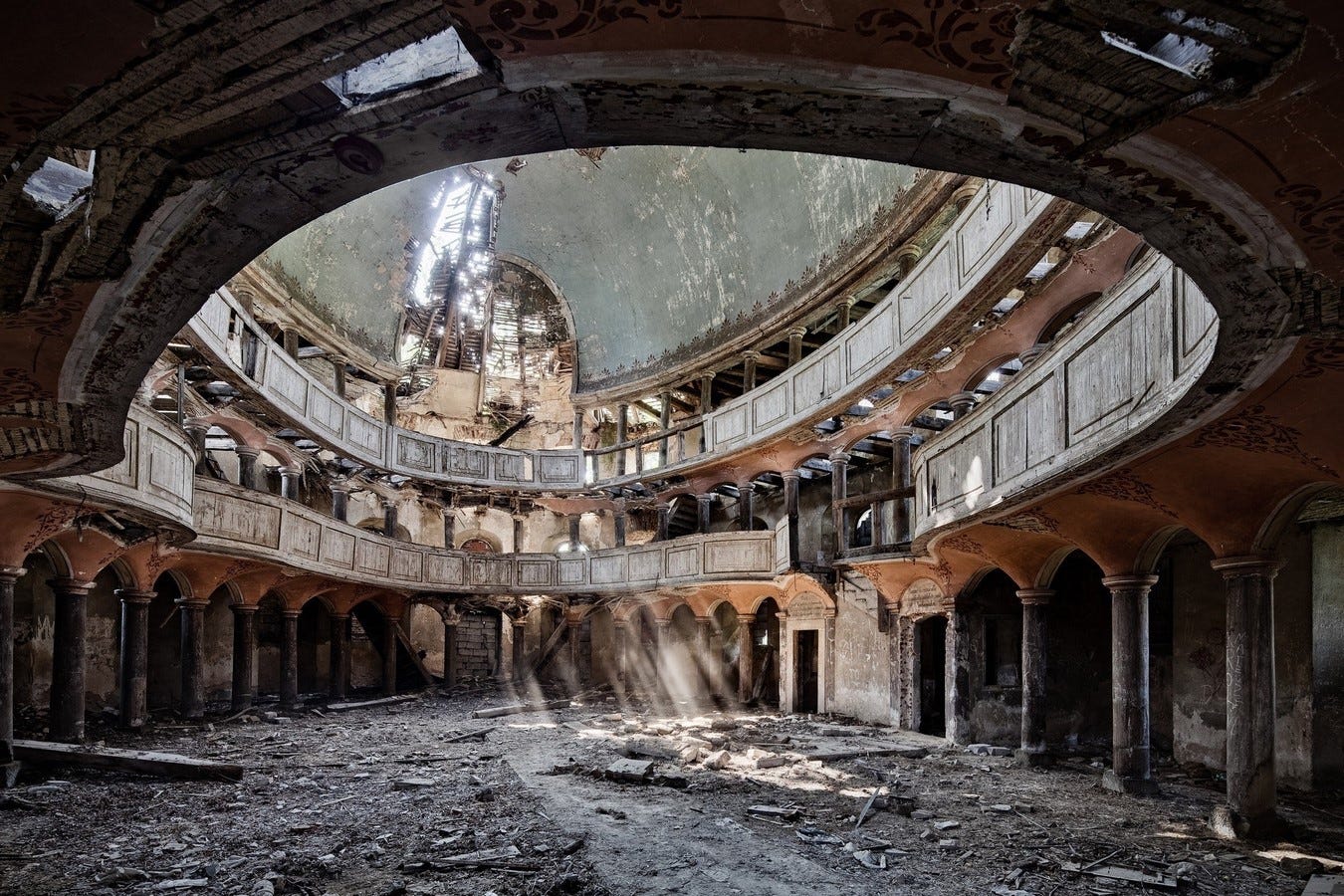 10 largest abandoned houses in the world - Sheet1