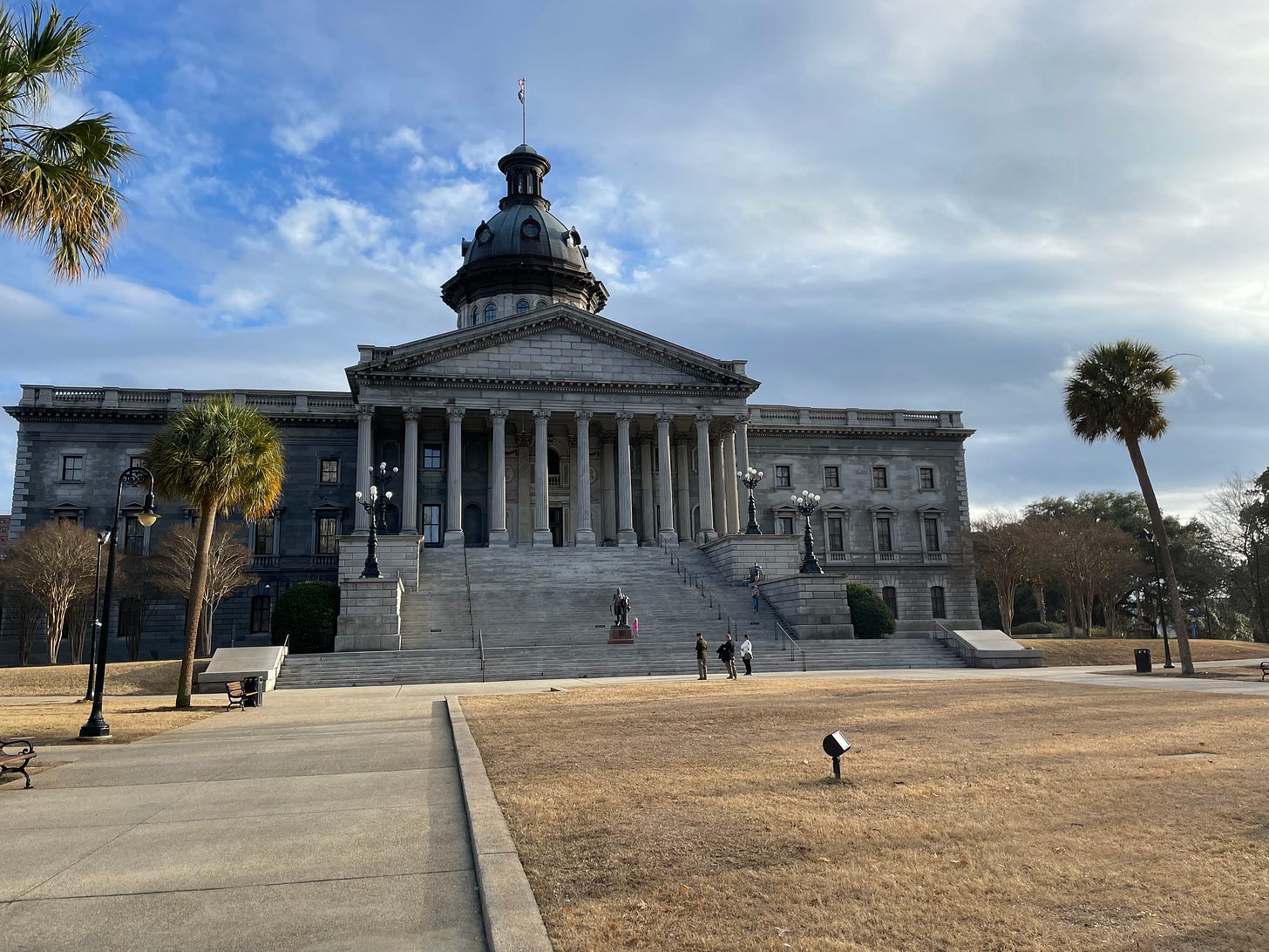 A photo of the South Carolina Statehouse.