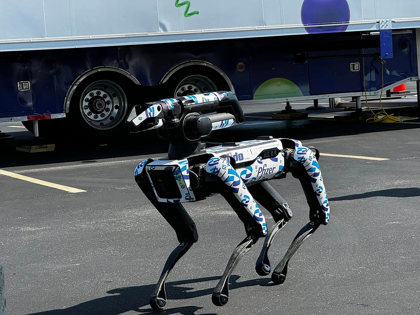 Lehet, hogy egy kép erről: segway és szöveg